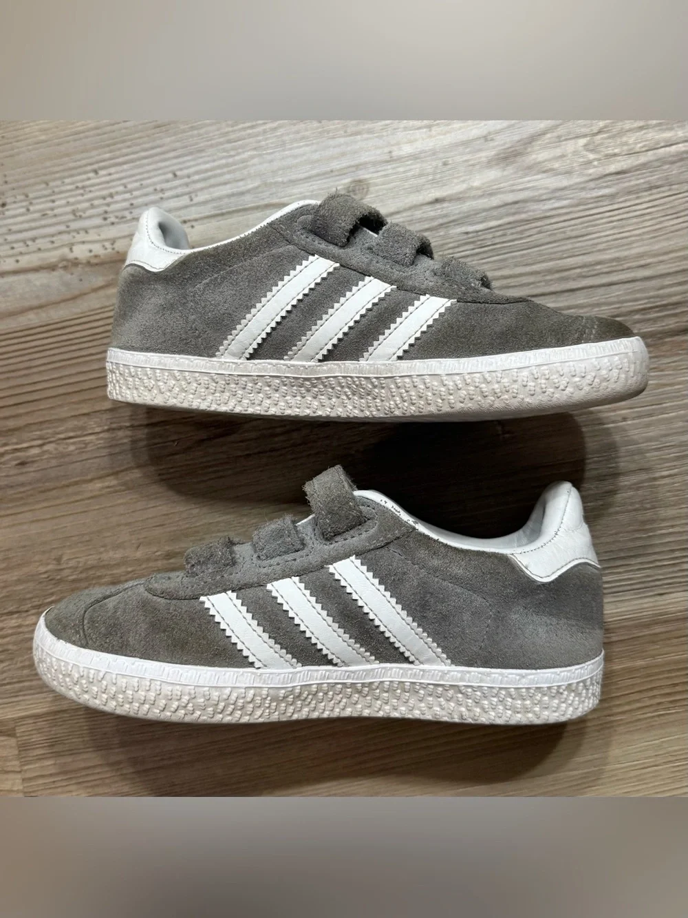 adidas Kids Gazelle Suede Sneakers - Gray/White